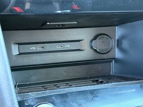 New 2025 Volkswagen Taos SE image 22