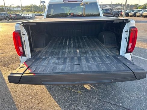 Used 2023 GMC Sierra 1500 SLT w/ SLT Premium Package AWD/4WD image 18