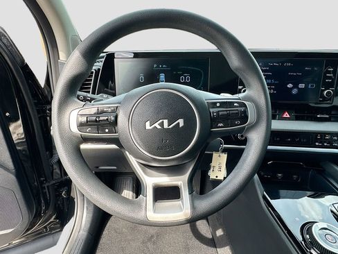 Used 2025 Kia Sportage LX FWD image 11