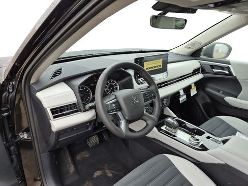 New 2026 Mitsubishi Outlander SE FWD image 15