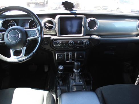 Used 2020 Jeep Gladiator Overland AWD/4WD image 8