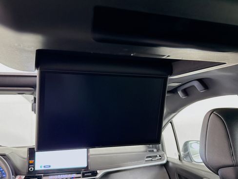 Certified 2025 Toyota Sienna Platinum image 26