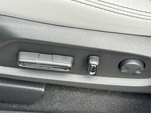 New 2025 Honda Pilot Touring image 30