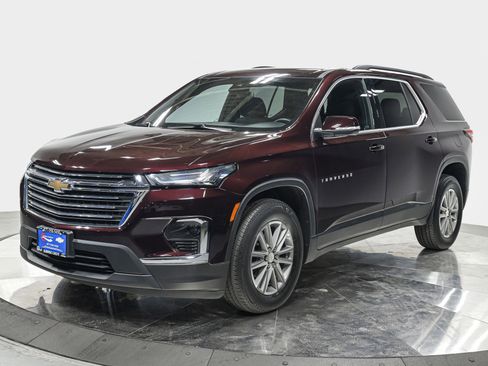 Used 2023 Chevrolet Traverse LT image 1