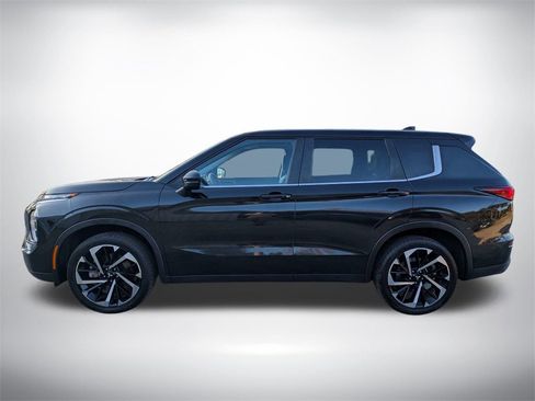 Used 2023 Mitsubishi Outlander SE image 7