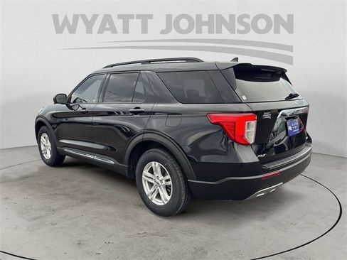 Used 2022 Ford Explorer XLT w/ Equipment Group 202A image 3