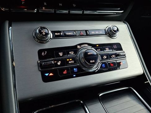 Used 2020 Lincoln Aviator Reserve w/ Elements Package Plus AWD/4WD image 16