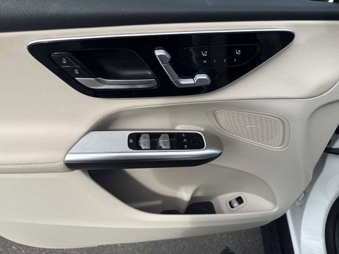 Used 2025 Mercedes-Benz GLC 300 image 19