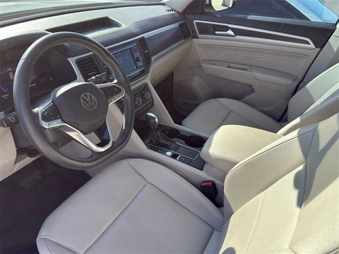 Used 2023 Volkswagen Atlas SE image 9