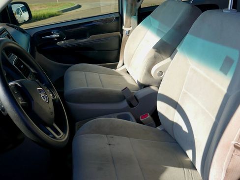 Used 2012 Dodge Grand Caravan SXT image 6