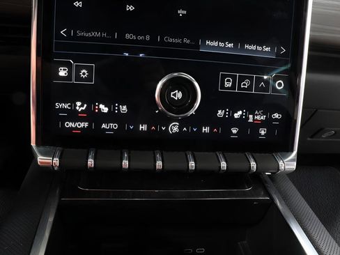 Used 2025 GMC Sierra EV Denali AWD/4WD image 11