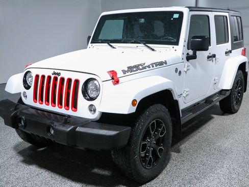 Used 2017 Jeep Wrangler Unlimited Sahara AWD/4WD image 29