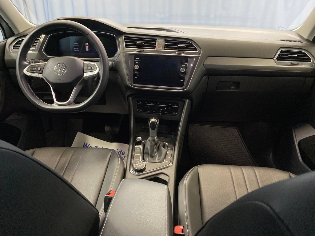 Used 2023 Volkswagen Tiguan SE AWD/4WD image 38