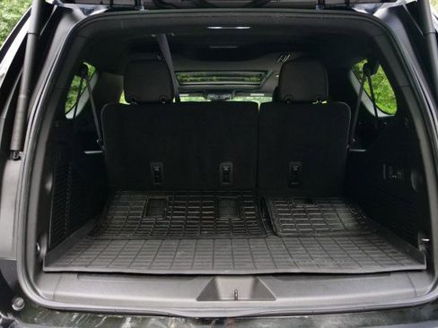 Used 2024 GMC Yukon XL SLT w/ SLT Luxury Package image 39