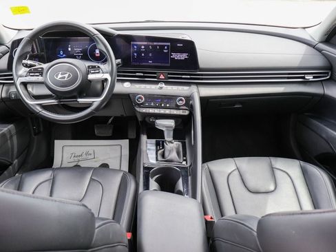 Used 2025 Hyundai Elantra Limited FWD image 6
