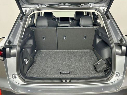 Used 2025 Volkswagen Tiguan SE AWD/4WD image 26