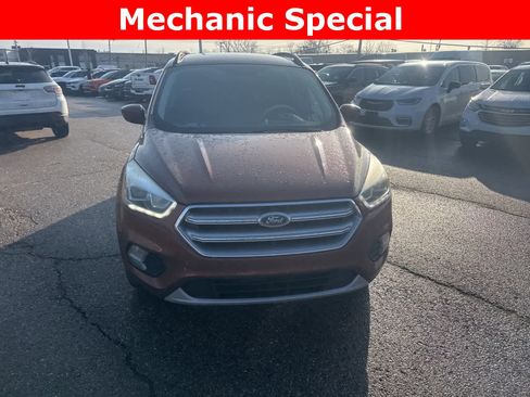 Used 2017 Ford Escape SE w/ Equipment Group 201A image 5