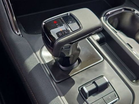 Certified 2024 GMC Sierra 1500 AT4 w/ Technology Package AWD/4WD image 17