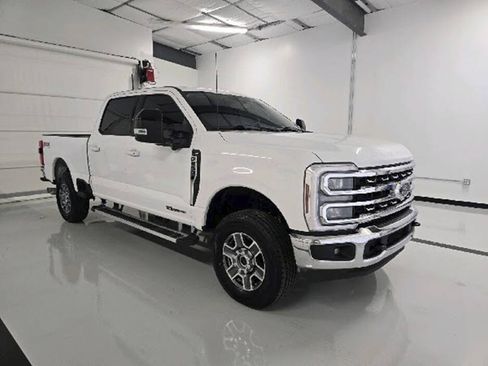 Used 2024 Ford F250 Lariat w/ FX4 Off-Road Package AWD/4WD image 3
