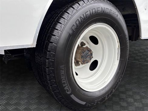 Used 2022 Ford E-350 and Econoline 350 Super Duty w/ Power Windows & Locks Group image 14