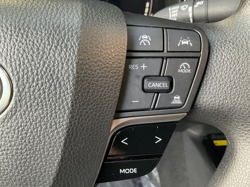 Used 2025 Toyota Camry LE image 33