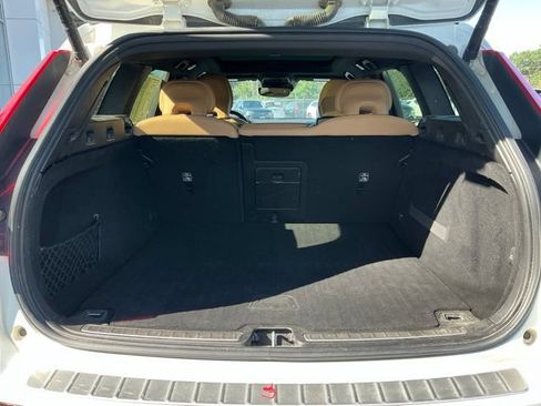 Used 2020 Volvo V60 T5 Momentum FWD image 9
