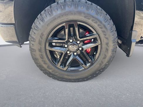 Used 2022 Chevrolet Silverado 1500 Custom Trail Boss AWD/4WD image 10