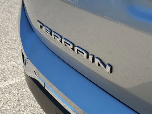 Used 2022 GMC Terrain SLT w/ Infotainment Package II image 6