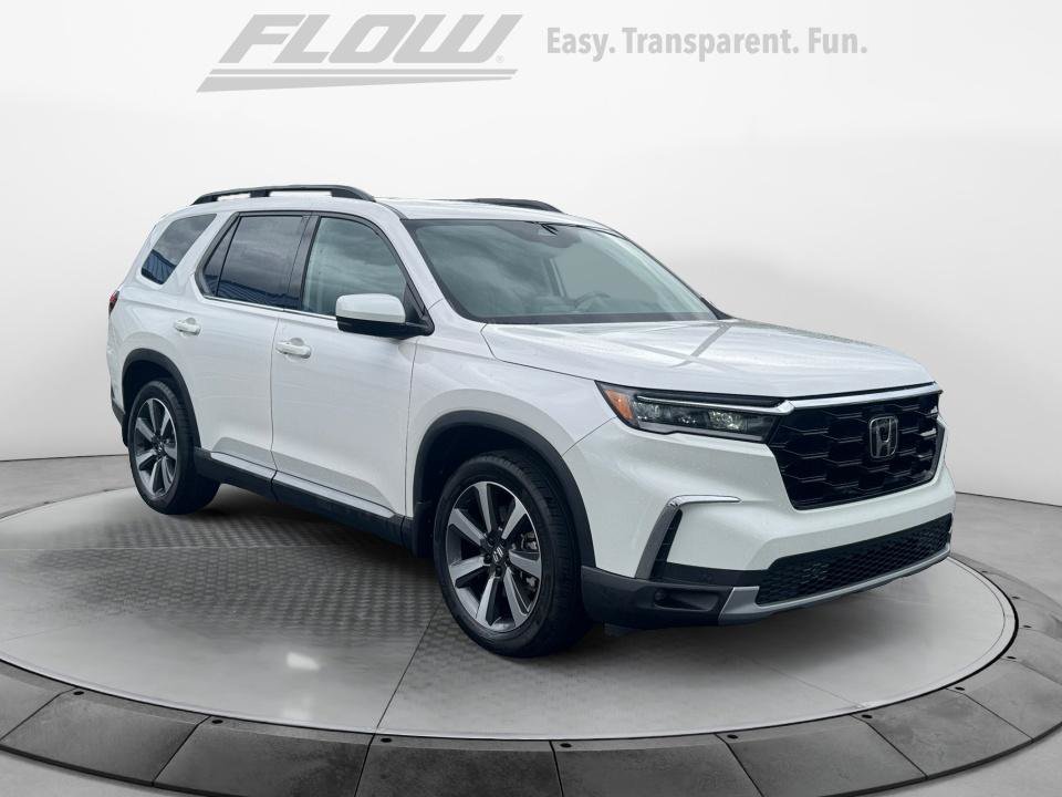 Used 2024 Honda Pilot Touring image 1