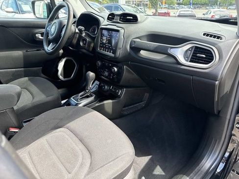 Used 2020 Jeep Renegade Latitude w/ UConnect 8.4 Nav Group AWD/4WD image 10