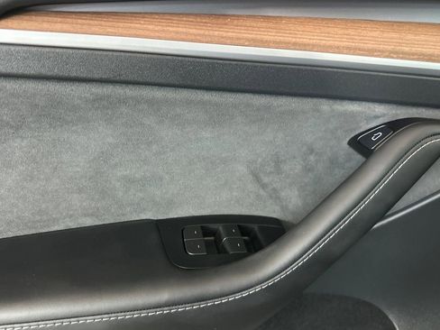 Used 2024 Tesla Model Y Performance AWD/4WD image 11