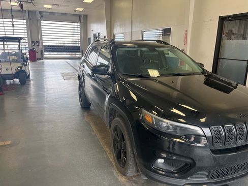 Used 2019 Jeep Cherokee Latitude Plus image 8