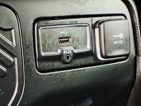 Used 2017 Jeep Renegade Altitude FWD image 19