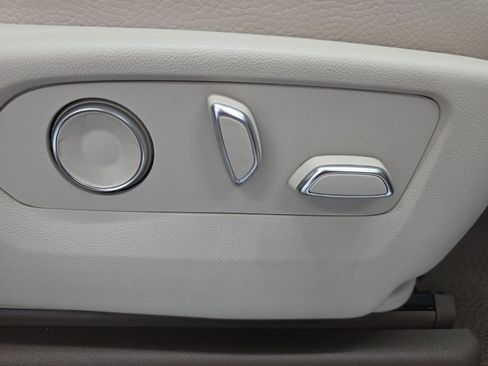 Used 2023 GMC Yukon Denali image 11