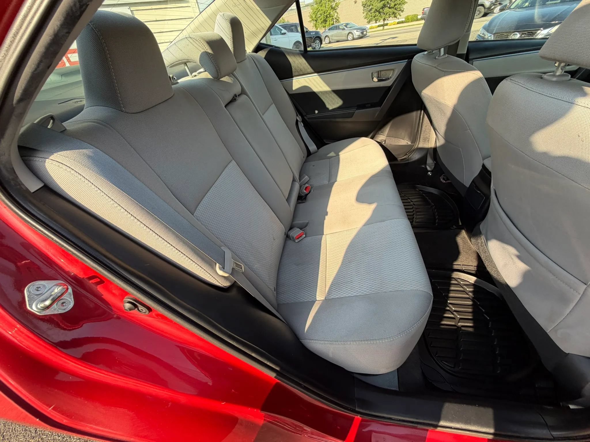 Used 2015 Toyota Corolla LE FWD image 30