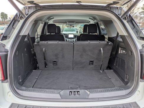 Certified 2022 Ford Explorer XLT w/ Equipment Group 202A image 36