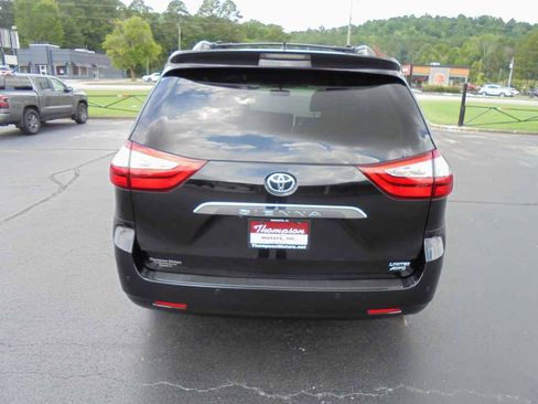 Used 2017 Toyota Sienna Limited w/ Outdoor Package AWD/4WD image 4