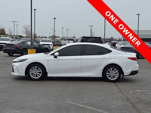 Used 2025 Toyota Camry LE image 3