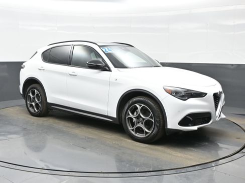 Used 2024 Alfa Romeo Stelvio Ti w/ Active Assist Plus Package image 8