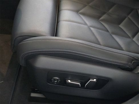 Used 2025 BMW i5 xDrive40 w/ Premium Package image 32