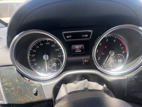 Used 2014 Mercedes-Benz GL 550 4MATIC image 5