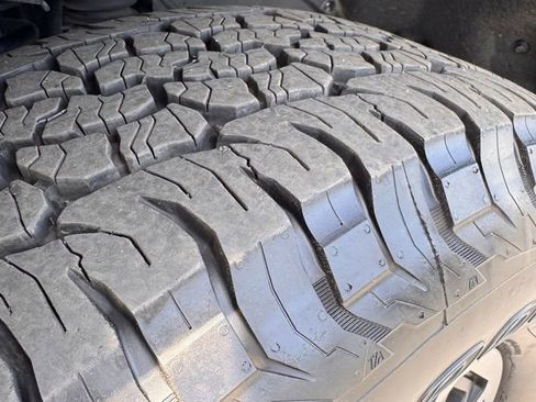 Used 2025 Toyota Tacoma TRD Off-Road image 30