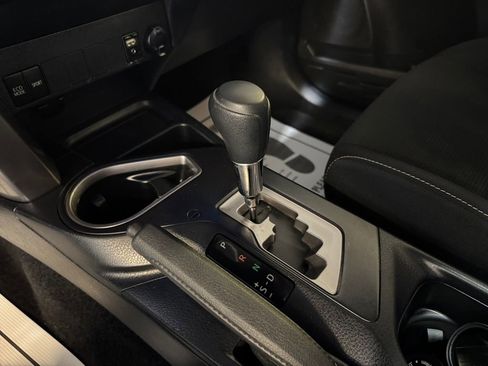 Used 2018 Toyota RAV4 XLE w/ Plus Extra Value Package AWD/4WD image 21