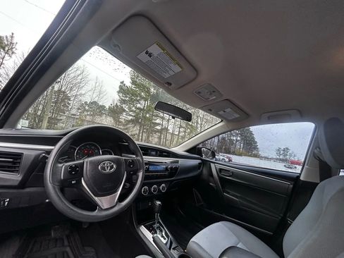 Used 2015 Toyota Corolla L image 22