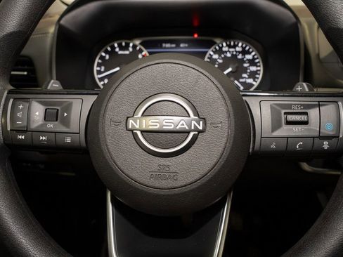 Used 2023 Nissan Rogue SV image 17