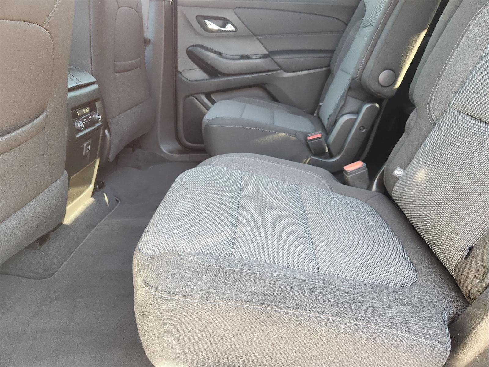 Used 2023 Chevrolet Traverse LT FWD image 30