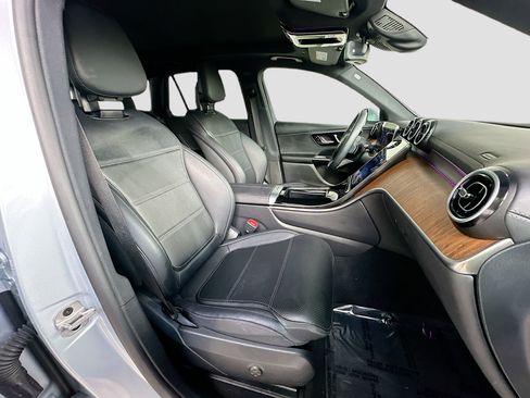 Used 2025 Mercedes-Benz GLC 300 4MATIC image 28