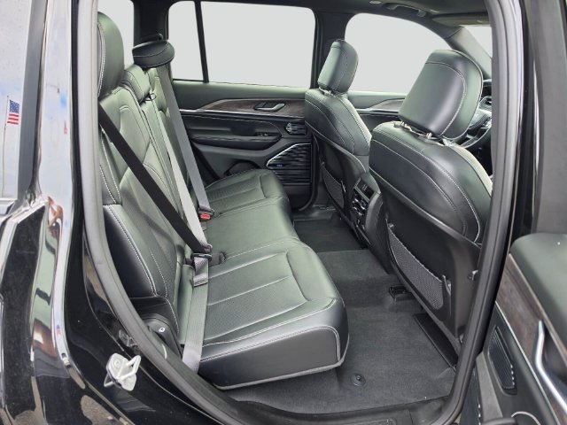 Used 2022 Jeep Grand Cherokee Overland AWD/4WD image 12