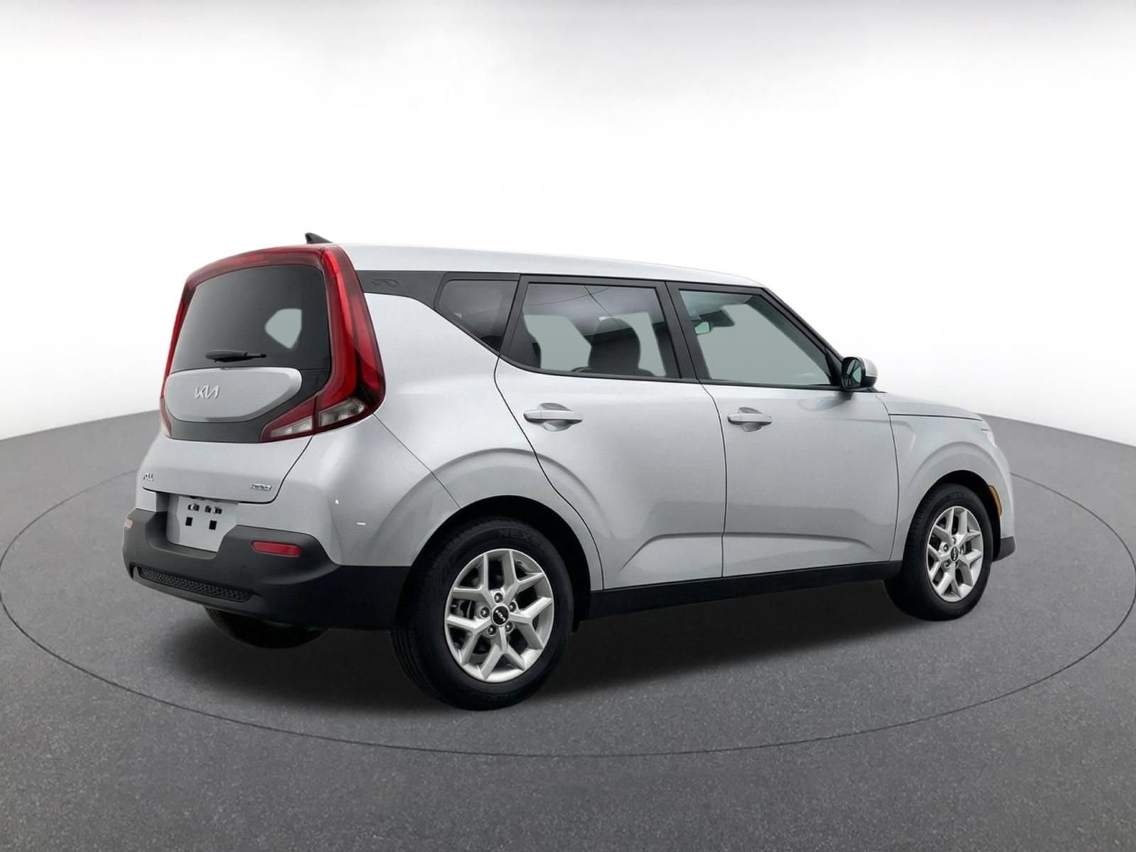 Used 2025 Kia Soul LX w/ LX Technology Package FWD image 10