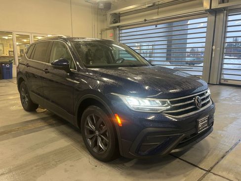 Used 2023 Volkswagen Tiguan SE w/ Panoramic Sunroof Package image 1